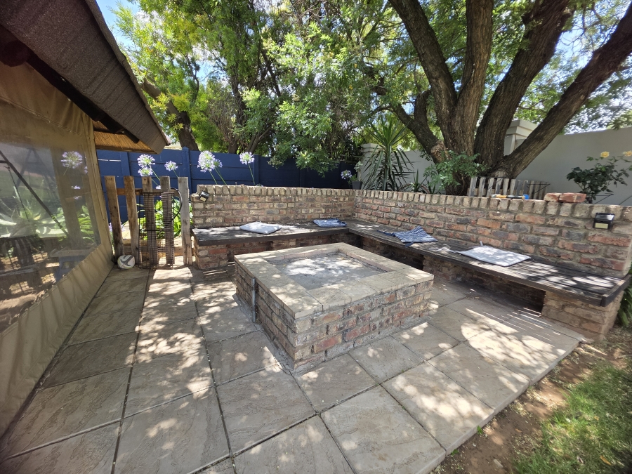 To Let 6 Bedroom Property for Rent in Riebeeckstad Free State